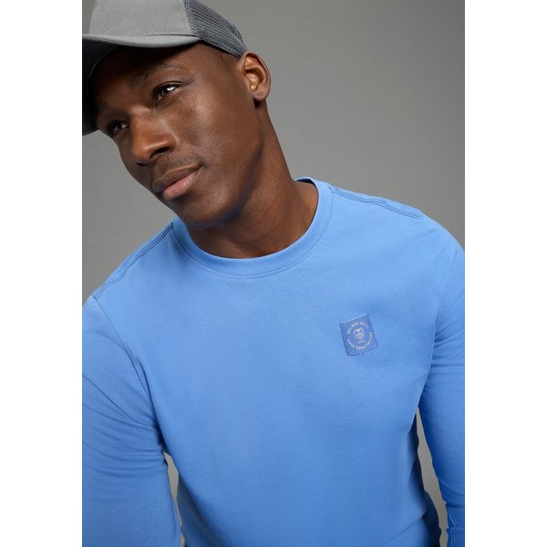 DELMAO Rundhalsshirt mit Markenlabel