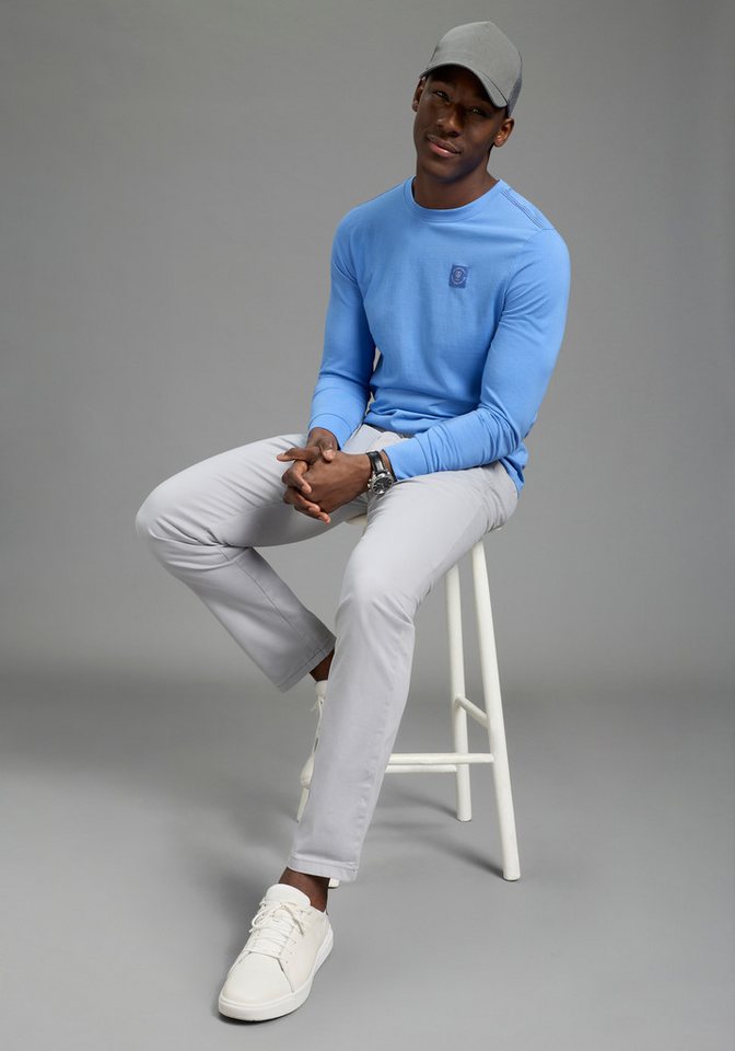 DELMAO Rundhalsshirt mit Markenlabel – Bild 5 von 5