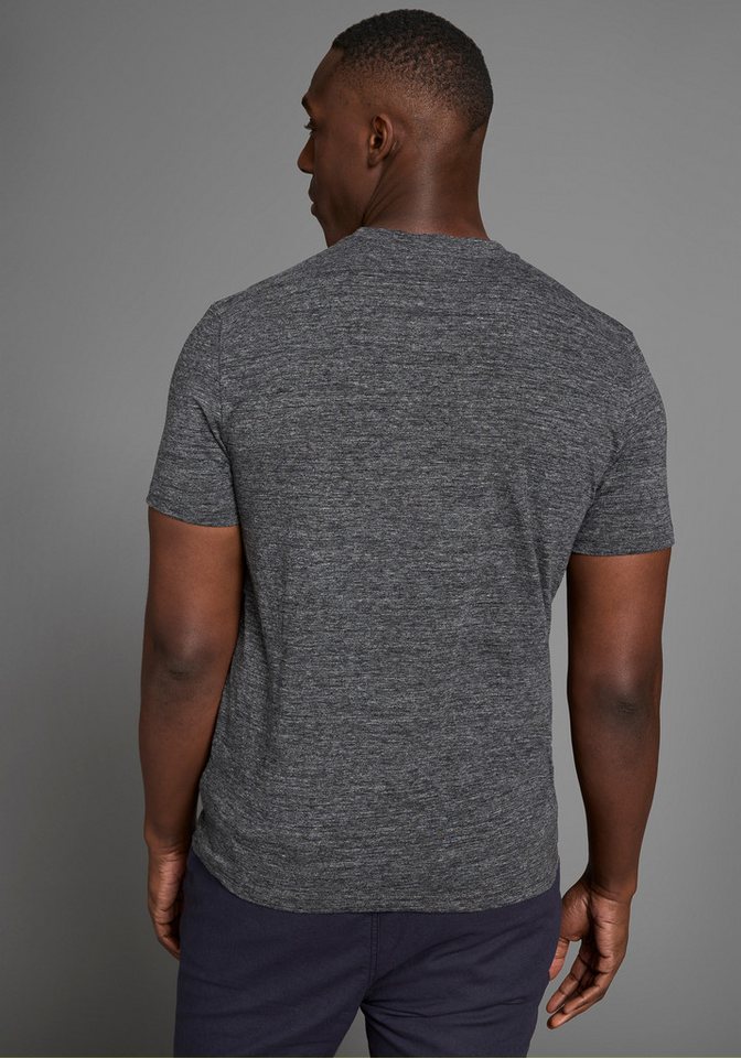 DELMAO T-Shirt (Packung, 2-er Pack) in hochwertiger Melange-Optik mit dezenter Logo-Stickerei – Bild 4 von 5