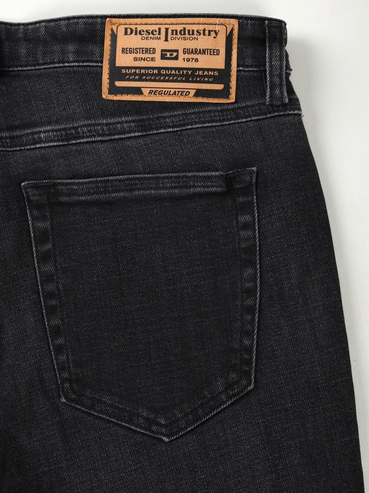 Diesel Skinny-fit-Jeans verkürzte Beinpartie, gerader Beinabschluss - 2015 BABHILA R9G61 – Bild 4 von 4