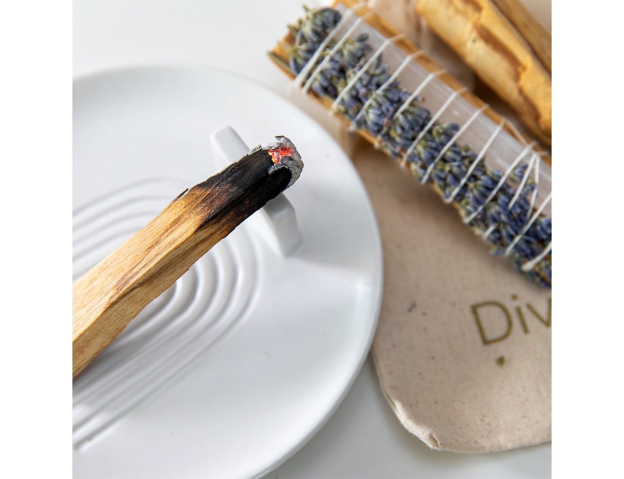 DIVASYA Räucherschale Palo Santo räuchern, für Yoga & Meditation, mit Räucherschale, mit Lavendel und echtem Selenit, inkl. Anleitung, Geschenkidee – Bild 3 von 5
