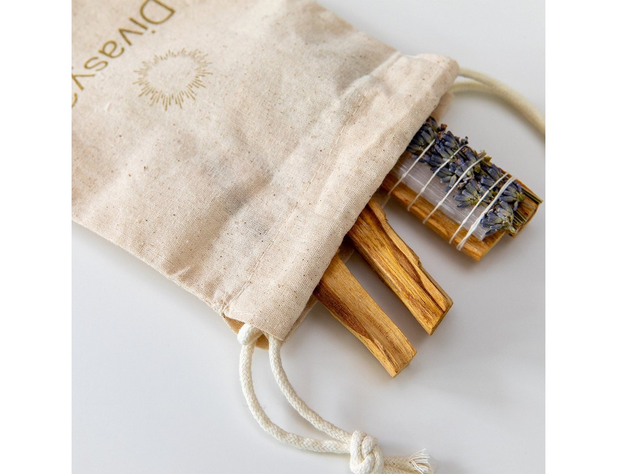 DIVASYA Räucherschale Palo Santo räuchern, für Yoga & Meditation, mit Räucherschale, mit Lavendel und echtem Selenit, inkl. Anleitung, Geschenkidee – Bild 4 von 5