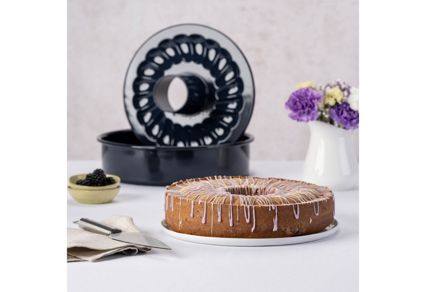 Dr. Oetker Küchenhelfer Garantieform Ø 28cm, mit Flach und Rohrboden, antihaftbeschichtet, aus Stahlblech – Bild 2 von 5