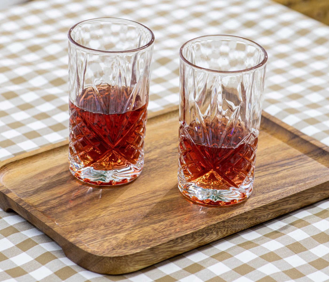 ECHTWERK Longdrinkglas Highball-Gläser Set, 350ml, 6-tlg., Glas, mit Schliffoptik und Reliefstruktur – Bild 2 von 5