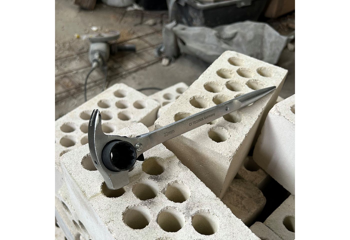 ECI Tools Arbeitsgerüst Gerüstbauratsche 19/22 mm Gerüstknarre mit Hammer und Nageleisen – Bild 5 von 5