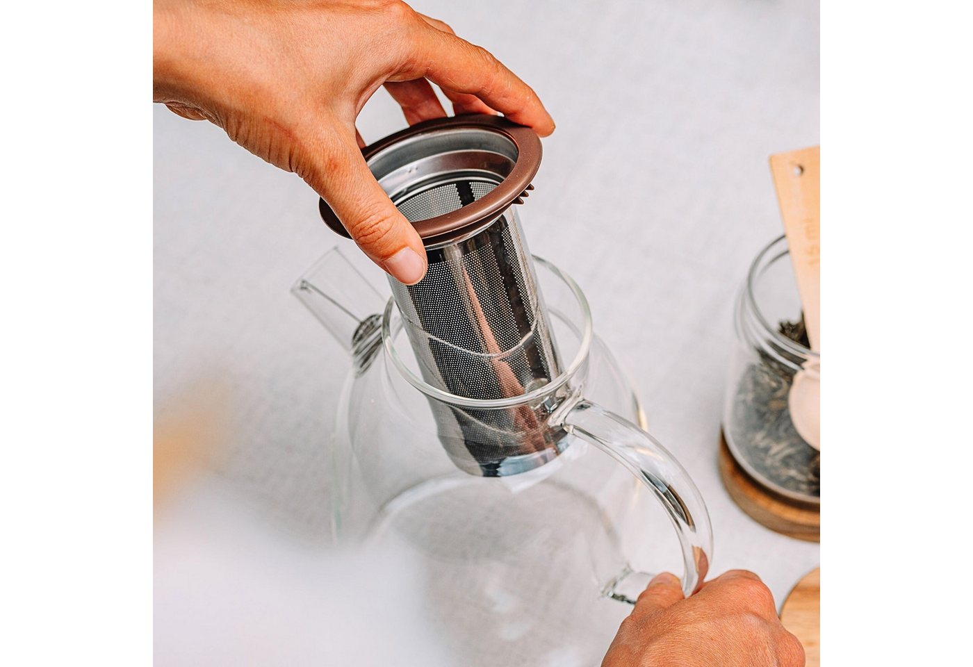 Econovo Teekanne aus Glas, 0.75 l, mit Holzdeckel – Bild 5 von 5