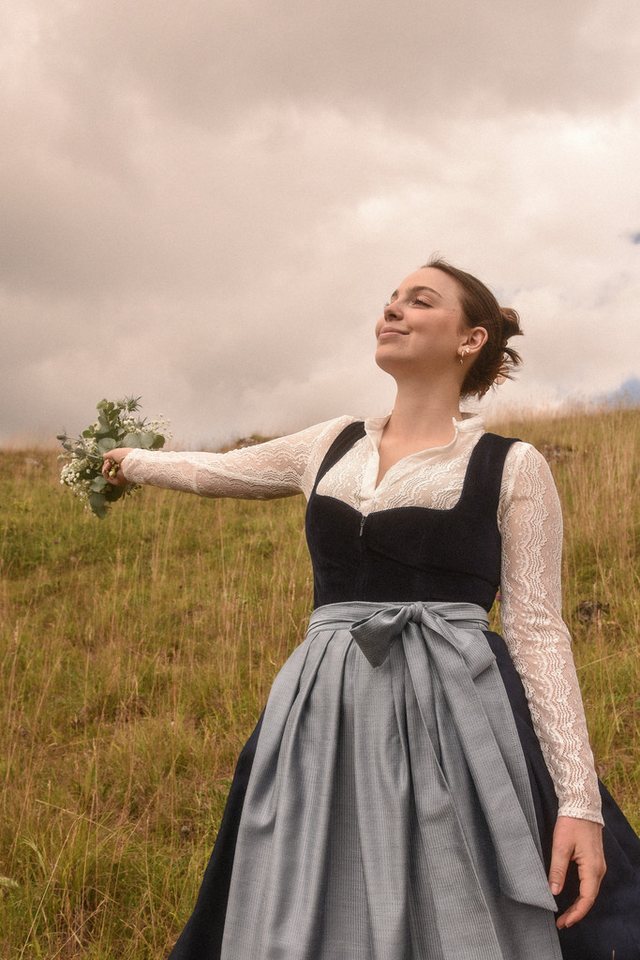 Edelnice Dirndl Luna Samt Blau – Bild 3 von 5