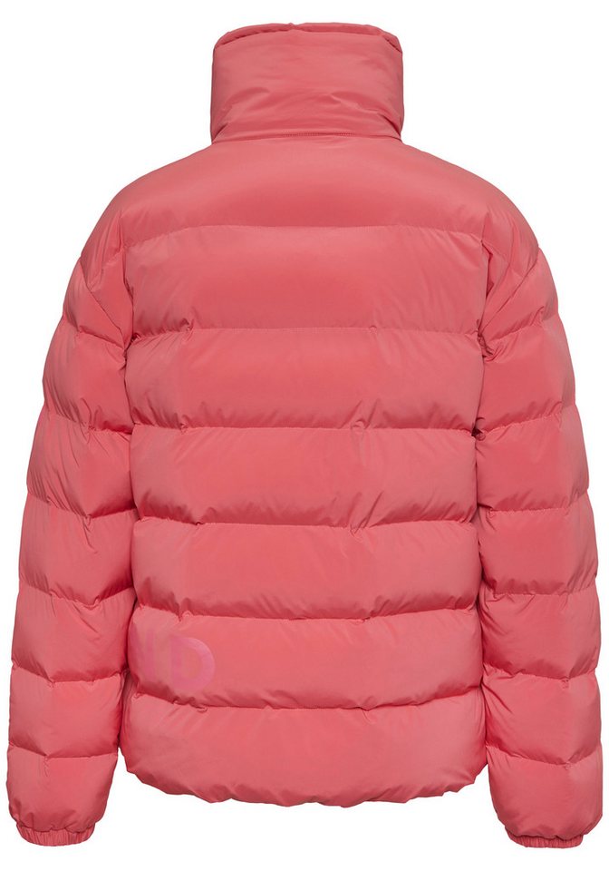 Elbsand Steppjacke mit großem Letter-Print – Bild 3 von 5