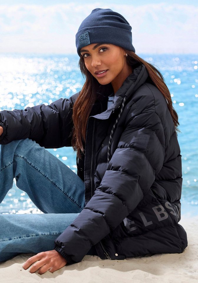 Elbsand Steppjacke mit großem Letter-Print – Bild 3 von 5