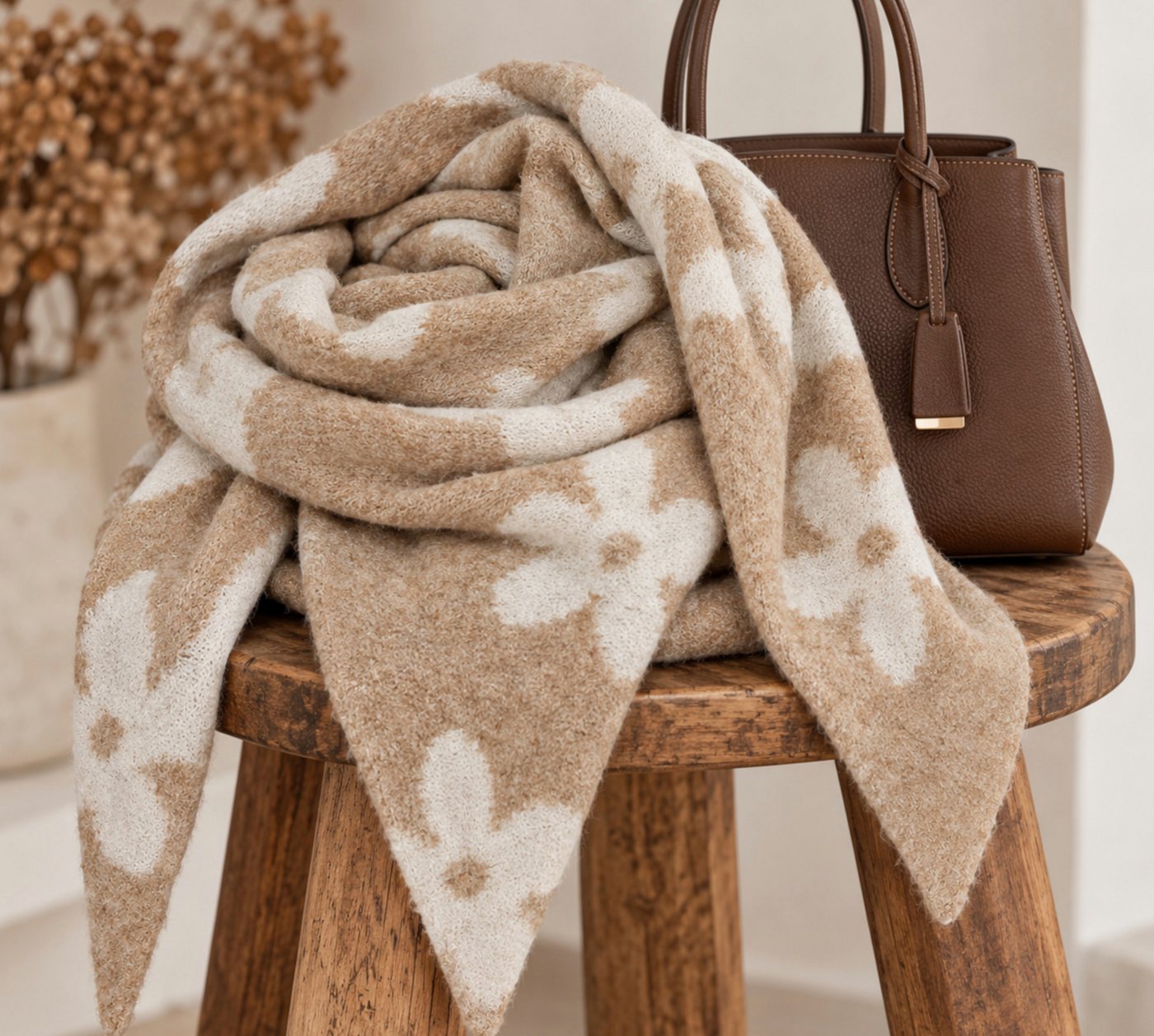 Ella Jonte Dreieckstuch, Wende-Tuch mit Blumenmuster in Braun-Beige für Herbst & Winter – Bild 5 von 5