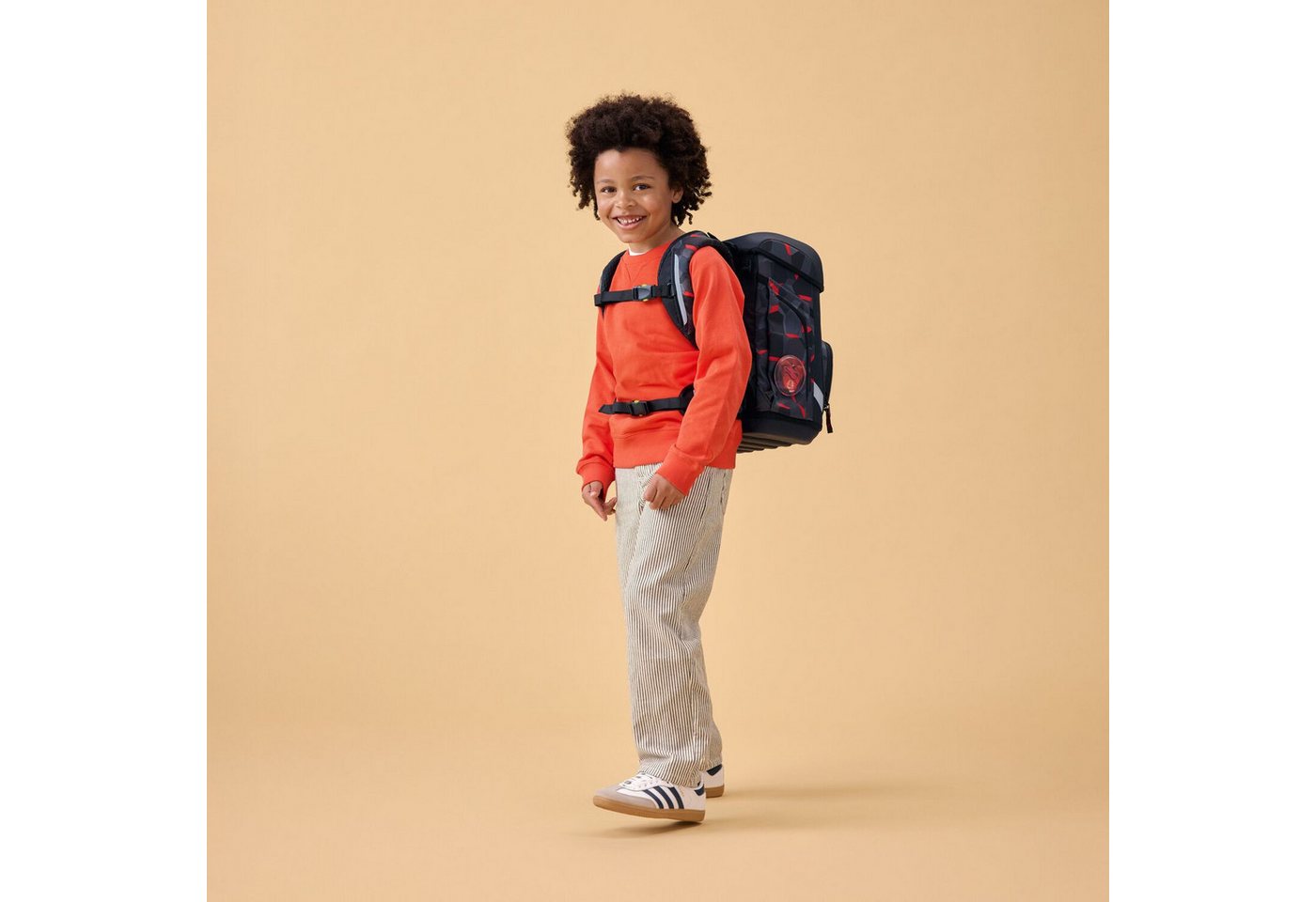 ergobag Schulranzen Schulranzen-Set CUBO LIGHT TaekBärdo 5-teilig, 25/26 (5-teilig), Superleicht, Hugging-Rückensystem, für kleine/schmale Kinder – Bild 2 von 5