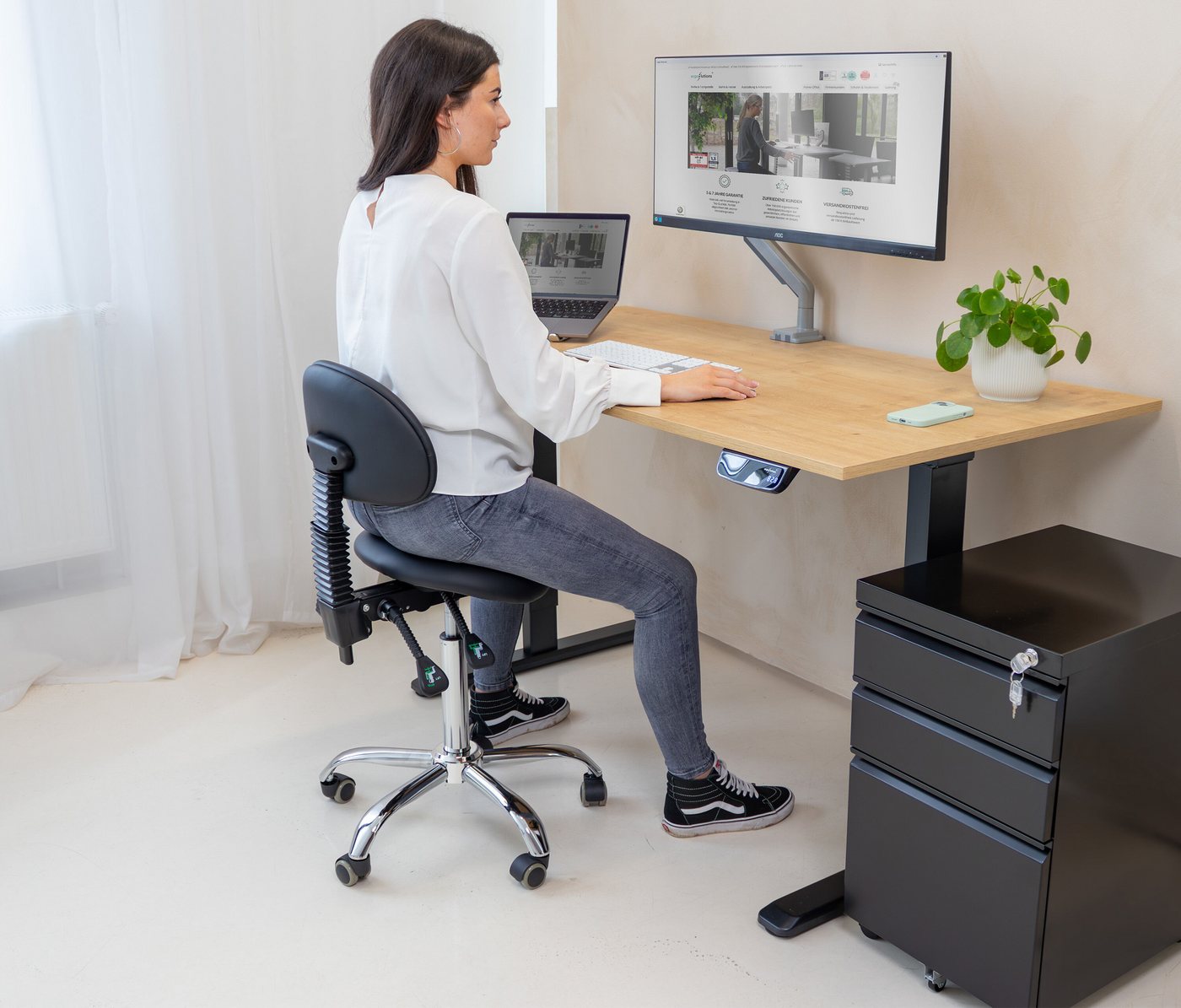 Ergolutions Sitzhocker Sattelhocker mit Lehne, 5 Jahre Garantie / ergonomisch / verstellbare Lehne / Sitz kippbar – Bild 3 von 5