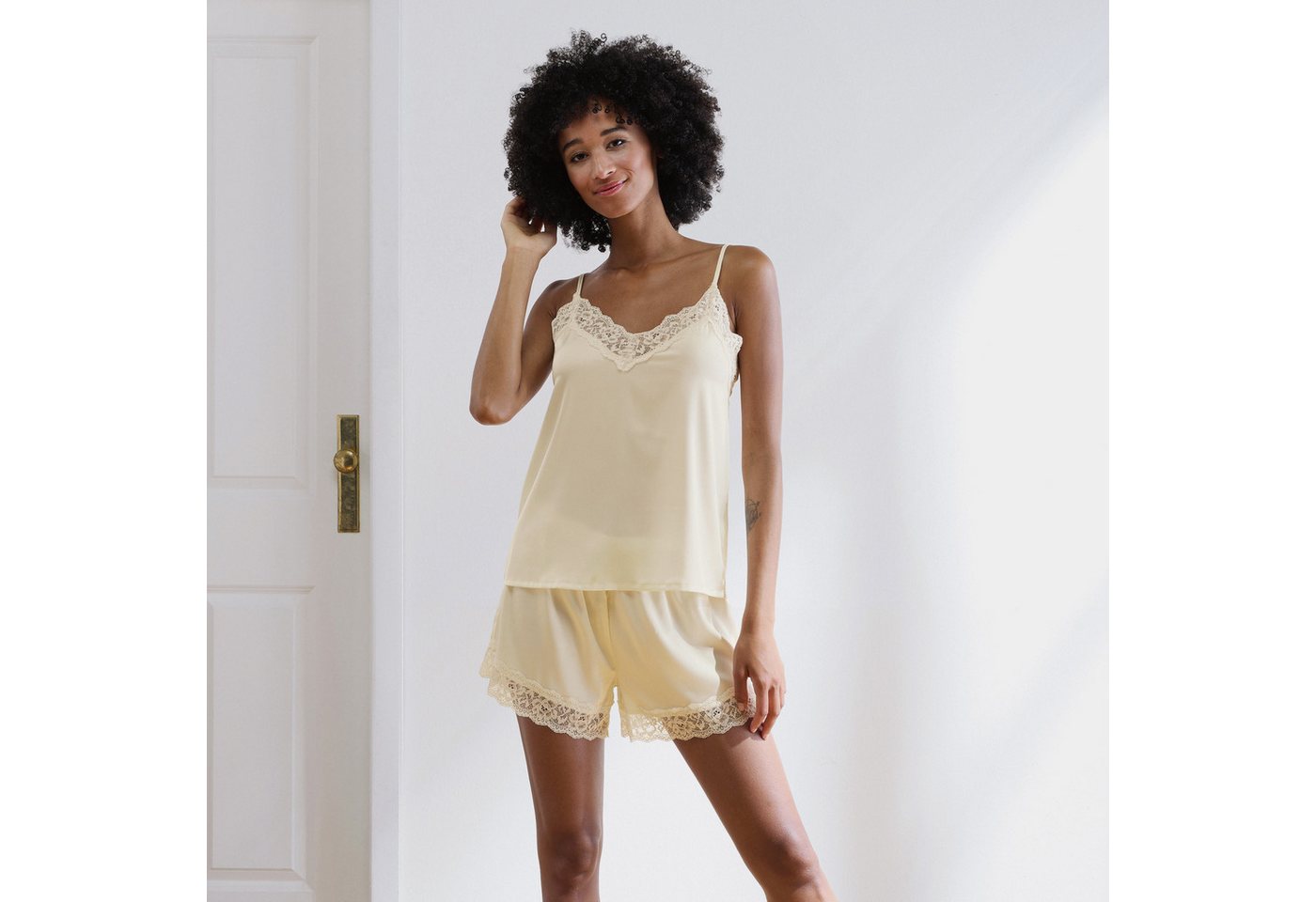 Erwin Müller Pyjama Damen-Shorty Satin Uni – Bild 4 von 5