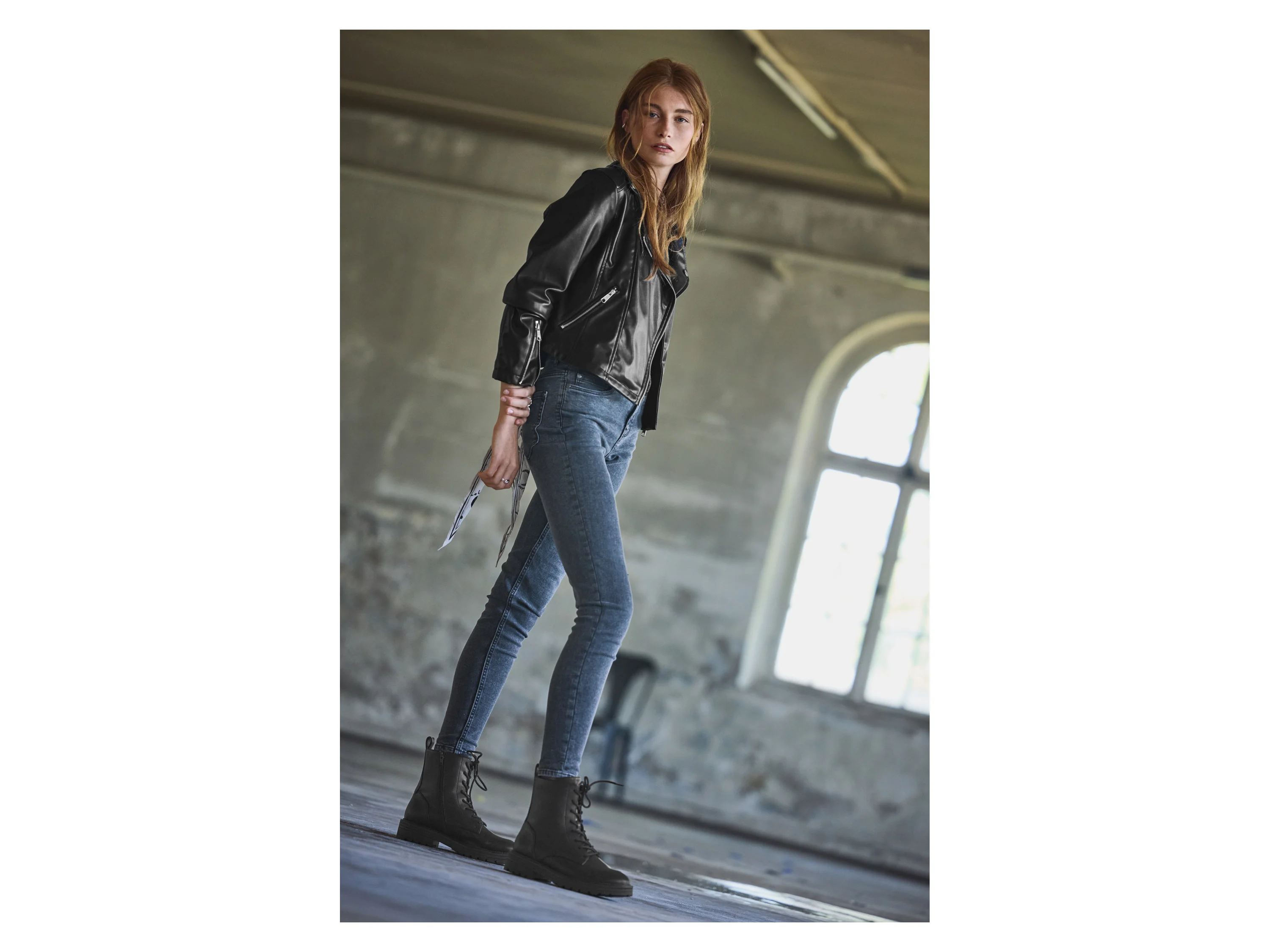 ESMARA® Damen Bikerjacke / Bomberjacke, in modischer Lederoptik (Schwarz, 34) – Bild 4 von 4