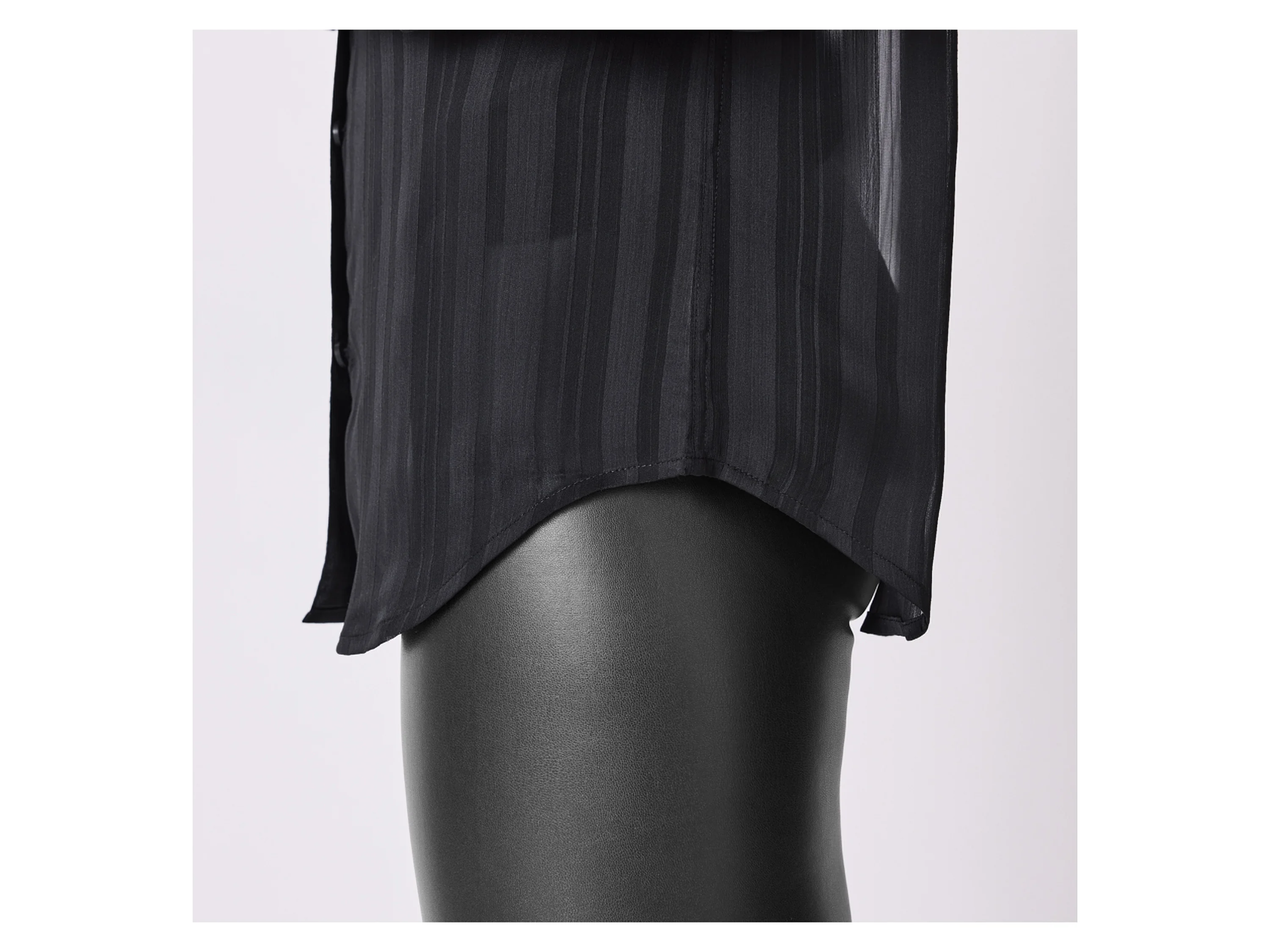 ESMARA® Damen Bluse, leger geschnitten mit abgerundetem Saum (Schwarz, 40) – Bild 4 von 4