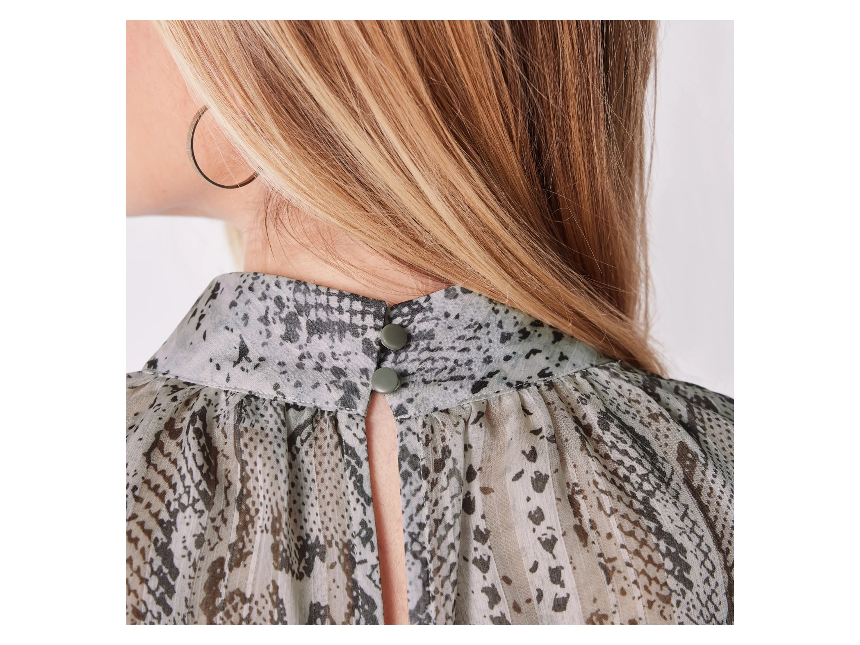 ESMARA® Damen Bluse, leger geschnitten mit abgerundetem Saum (Grau, 38) – Bild 4 von 4