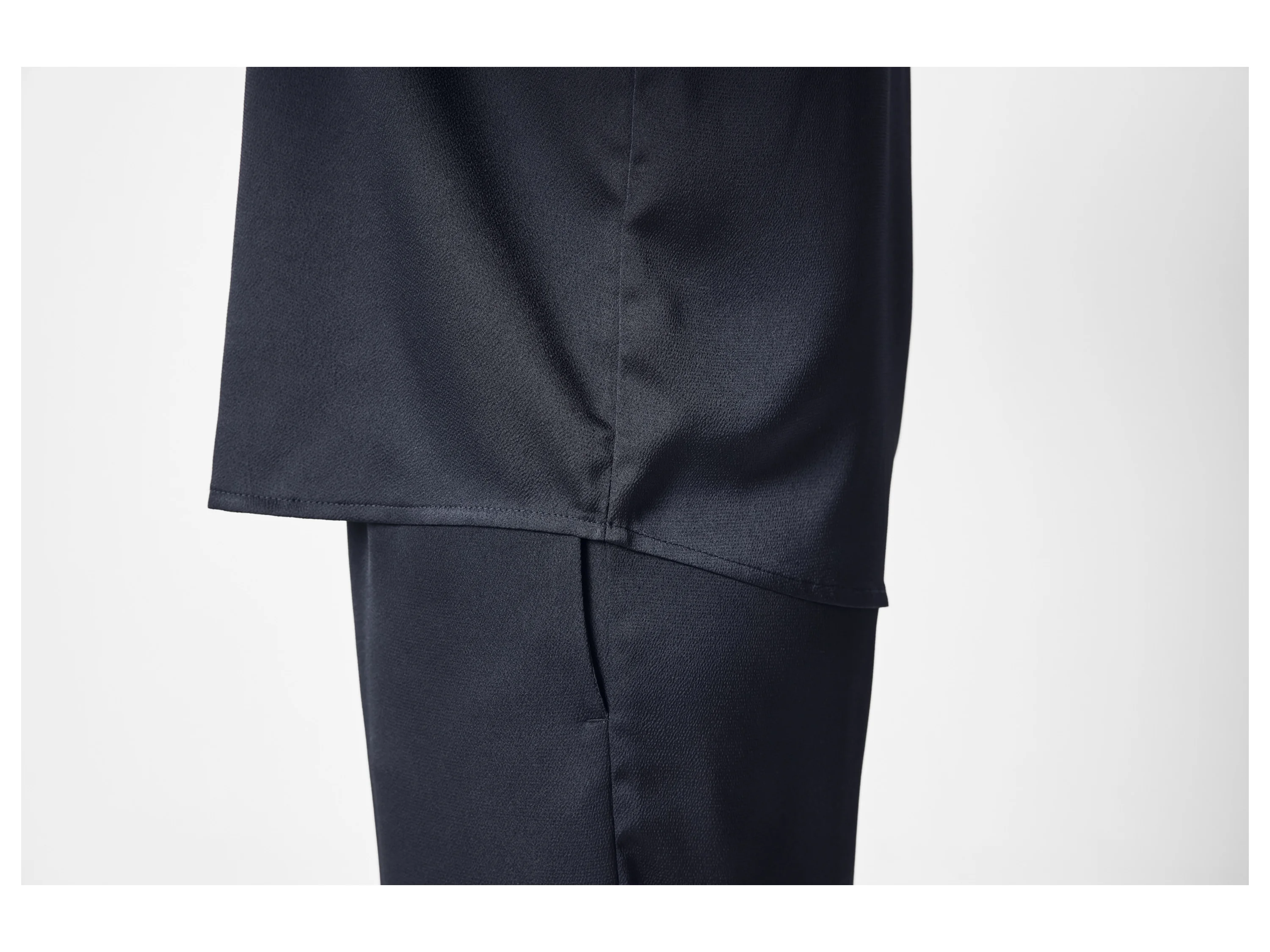 ESMARA® Damen Bluse Satin (Navy, M(40/42)) – Bild 4 von 4