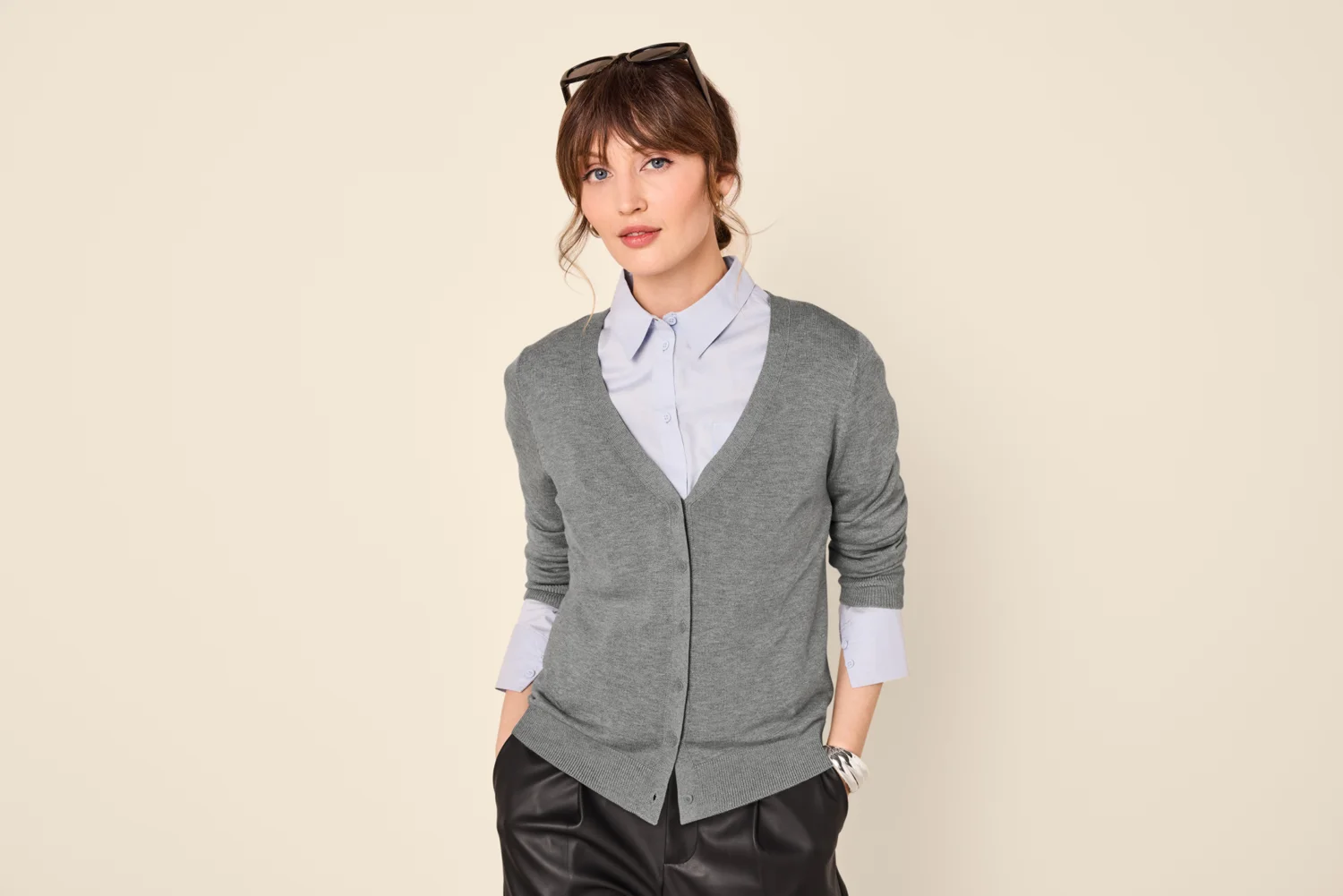 ESMARA® Damen Feinstrick-Cardigan (Grau, L(44/46)) – Bild 2 von 3