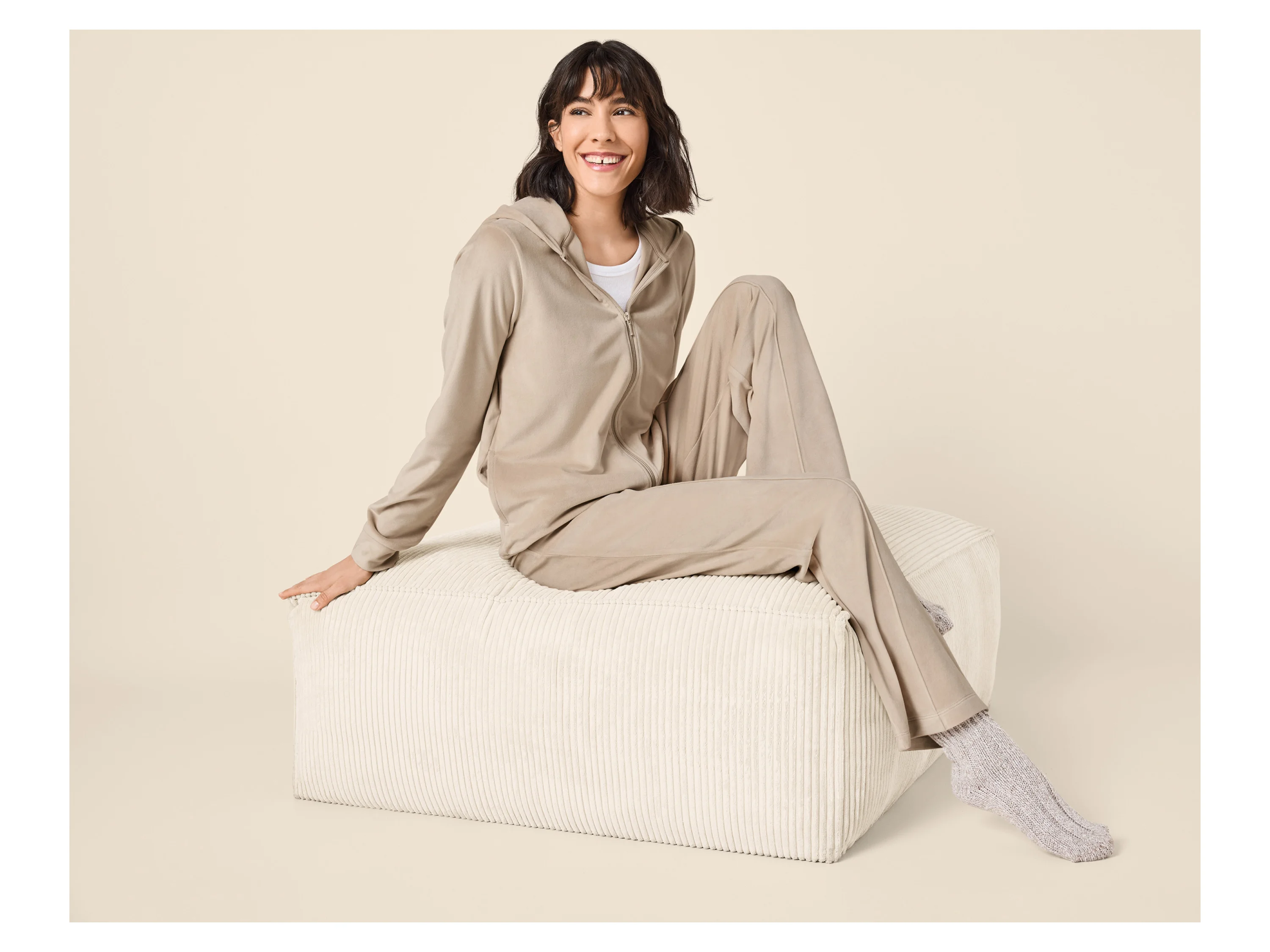 ESMARA® Damen Nicki-Hausanzug (Beige, S(36/38)) – Bild 3 von 4