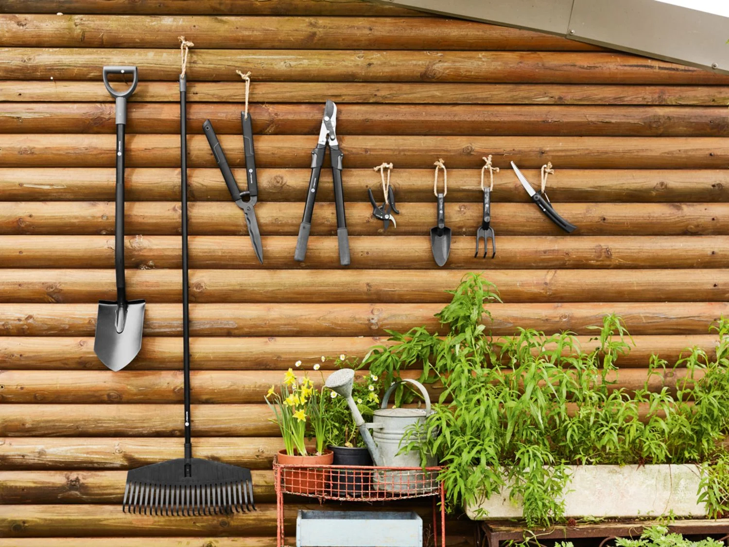 ESSENTIAL BY FISKARS Fiskars Gartenschere, Bypass, Klinge aus Präzisionsstahl, mit Antihaftbeschichtung – Bild 3 von 3