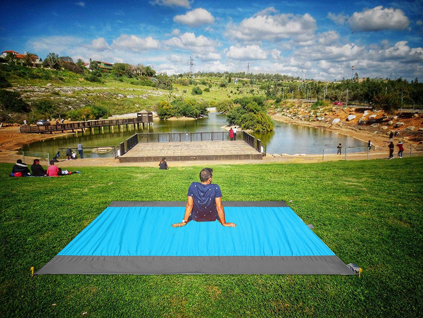 Picknickdecke Stranddecke 210 x 200 cm, Ultraleicht Verschleißfest Nylon Strandtuch, EXTSUD, Wasserdicht und sandabweisend strandmatte mit 4 Befestigung Ecken – Bild 3 von 5
