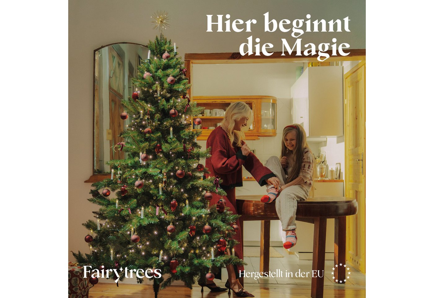 Fairytrees Künstlicher Weihnachtsbaum FT14, Nordmanntanne, grüner Stamm, mit Echtholz Baumständer – Bild 2 von 5