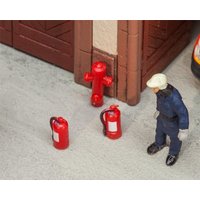 6 Feuerlöscher und 2 Hydrante