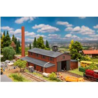Fabrik mit Schornstein