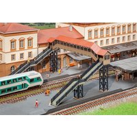 Fußgängerbrücke mit Überdachung