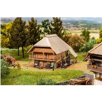 Lagerhaus mit Obstpresse - Monatsmodell Februar