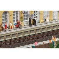 Moderner Bahnsteig für C-Gleis