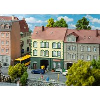 Stadthaus mit Modellbaugeschäft
