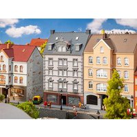 Stadthaus mit Reparaturwerkstatt