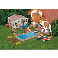 Swimming-Pool und Gartenhaus