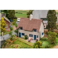 Wohnhaus mit Strohdach