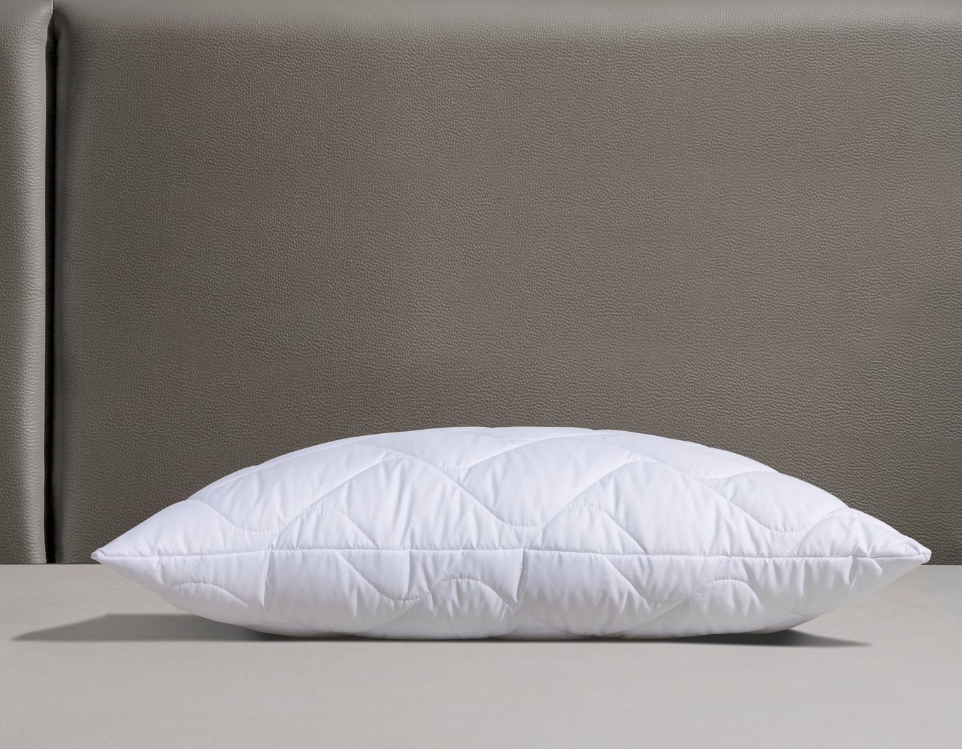 fan Microfaserkissen Microfaser kochfest, Kopfkissen ist made in Germany, Füllung: 100% Polyester, Bezug: 100% Polyester, Seitenschläfer, Bauchschläfer, Rückens – Bild 2 von 4