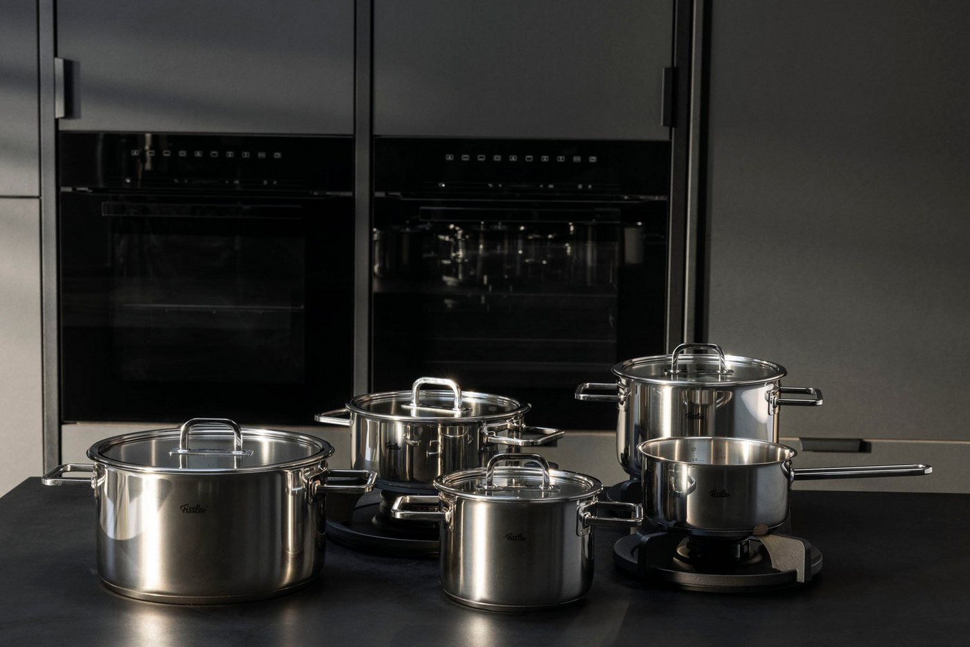 Fissler Topf-Set Viseo® Pro, Edelstahl 18/10 (Set, 9-tlg., 3 Kochtöpfe & 1 Bratentopf mit Deckel, 1 Stielkasserolle), 9-teiliges Edelstahl-Topfset mit Superther – Bild 2 von 5