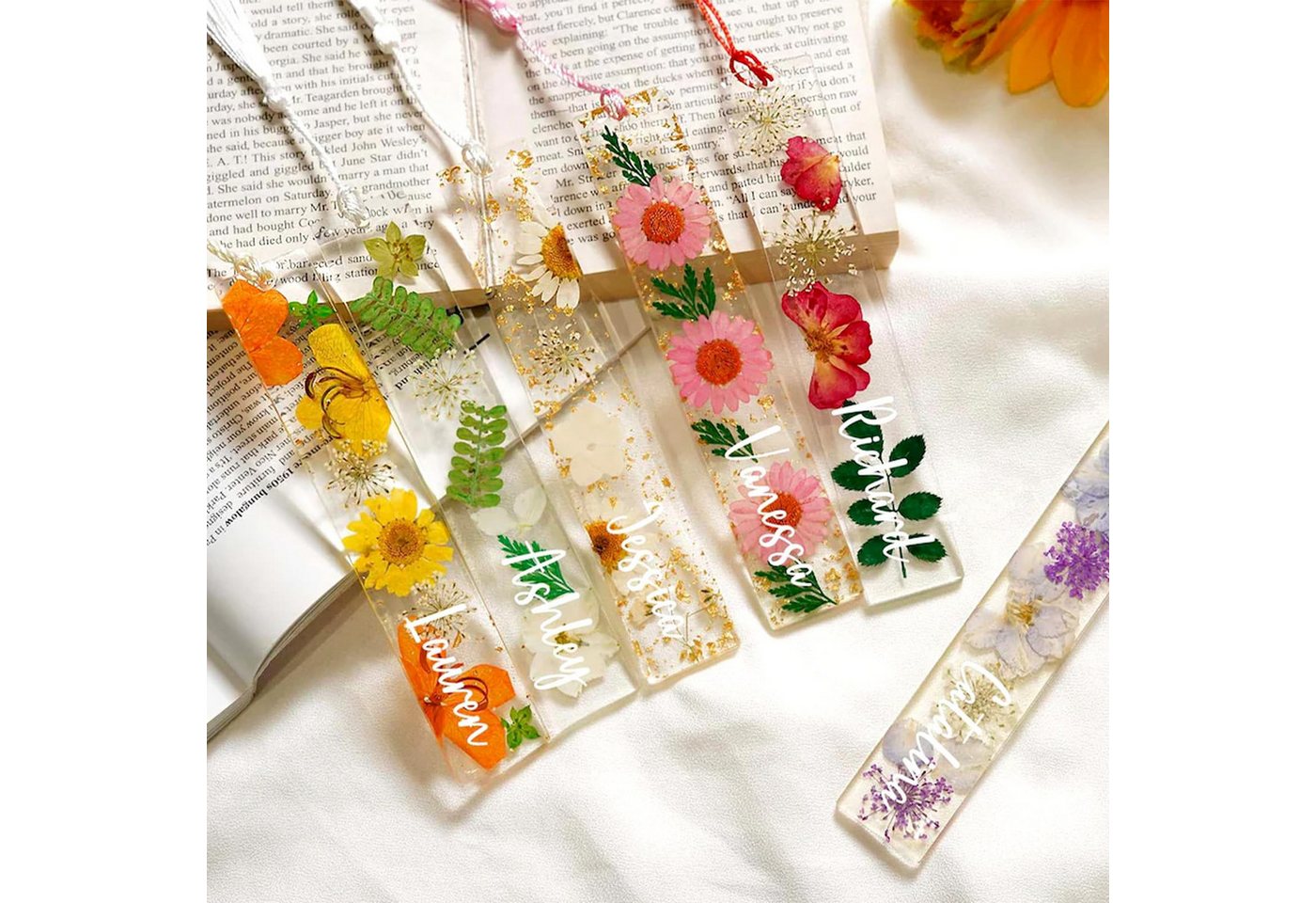FOUORTUNATE-BEE Silikonform Lesezeichen Silikonform Set mit Loch-Design & Bunten Quasten, (Bastelset für Lesezeichen, Anhänger, Schmuck) – Bild 5 von 5