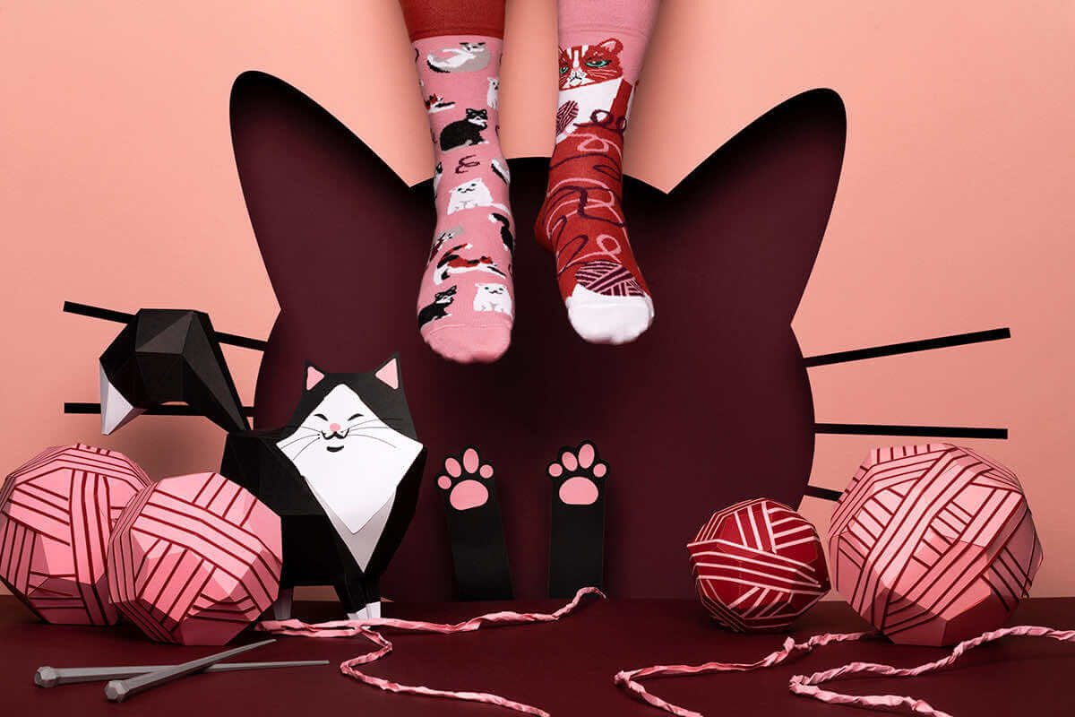 Many Mornings Freizeitsocken Many Mornings Socken Playful Cat (1 Paar, 1-Paar, 1 Paar) immer ein dismatching Paar – Bild 3 von 3