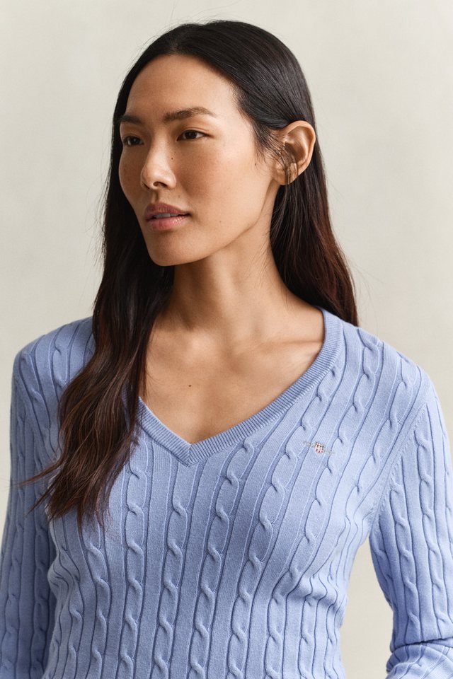 Gant Strickpullover STRETCH COTTON CABLE V-NECK mit Logostickerei auf der Brust – Bild 2 von 5