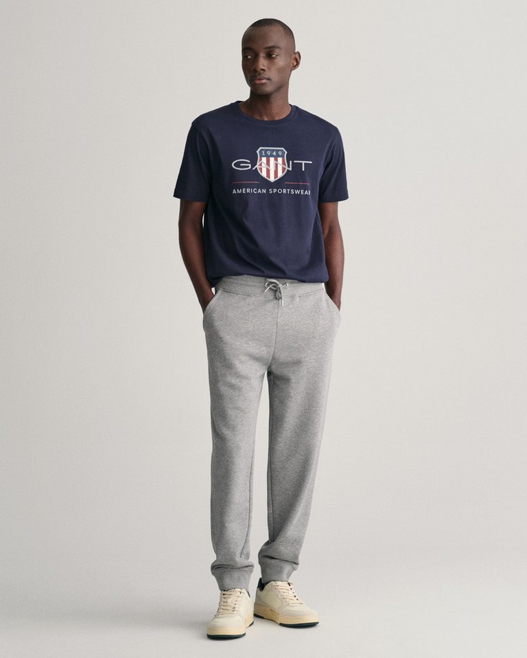 Gant Sweathose REG SHIELD SWEATPANTS mit Logostickerei unterhalb des Bunds – Bild 3 von 5