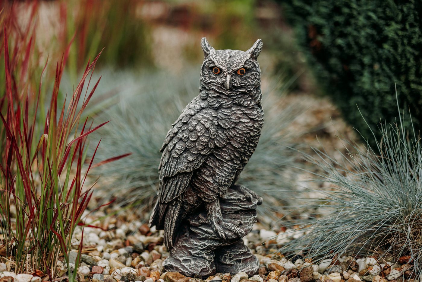 gartendekoparadies.de Gartenfigur Eule Uhu mit Gefieder, Steinfigur, H. 41 cm, 12 kg, Frostsicher – Bild 2 von 5