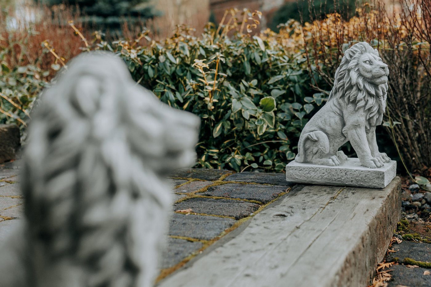 gartendekoparadies.de Gartenfigur Löwen Statue, Steinfigur, Torwächter, H. 34 cm, 10 kg, Frostsicher – Bild 4 von 5