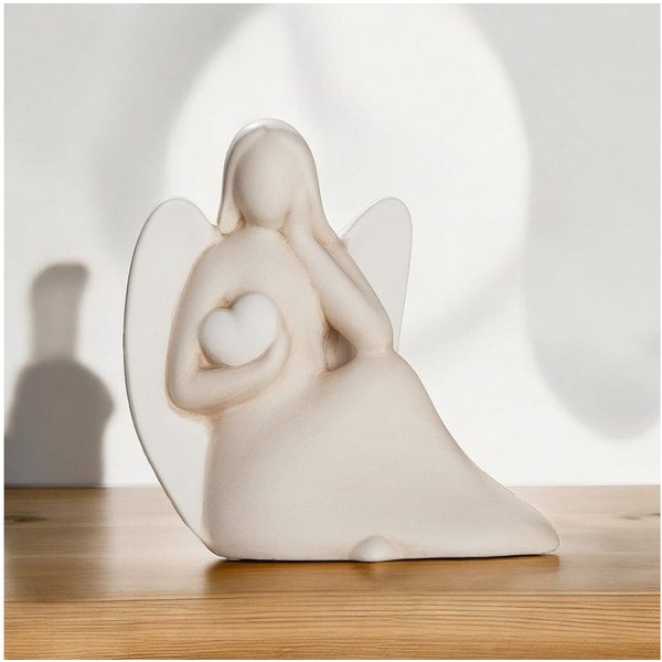 GILDE Engelfigur Engel "Gabi" mit Herz (1 St), Europäische Handarbeit aus Keramik, Engel Weihnachten