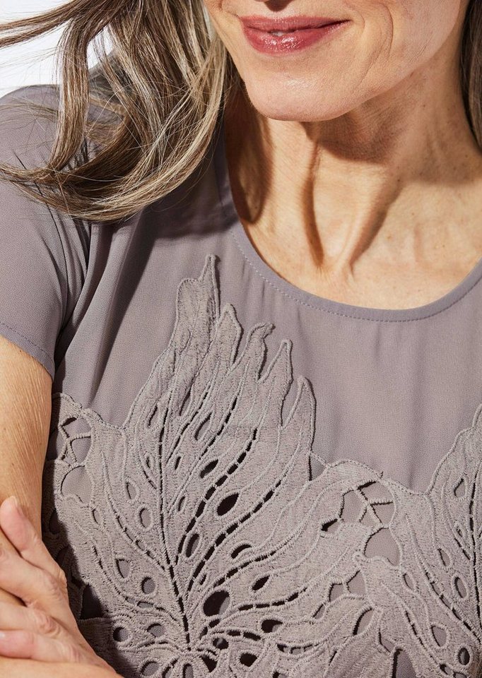 GOLDNER Abendkleid Spitzenkleid aus Chiffon, Flügelärmeln Blätteroptik und Rundhalsausschnitt als Blickfang – Bild 5 von 5