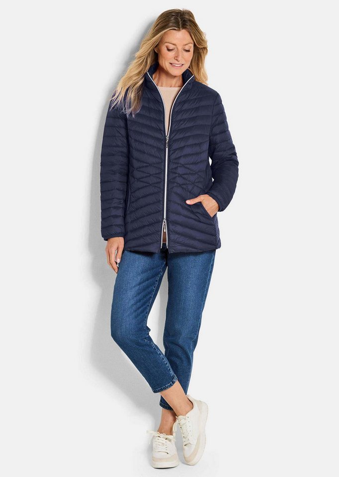 GOLDNER Steppjacke Herbstjacke mit Daunen, Stehkragen Verlängerte Jacke in femininer Steppung mit Reißverschluss – Bild 2 von 5