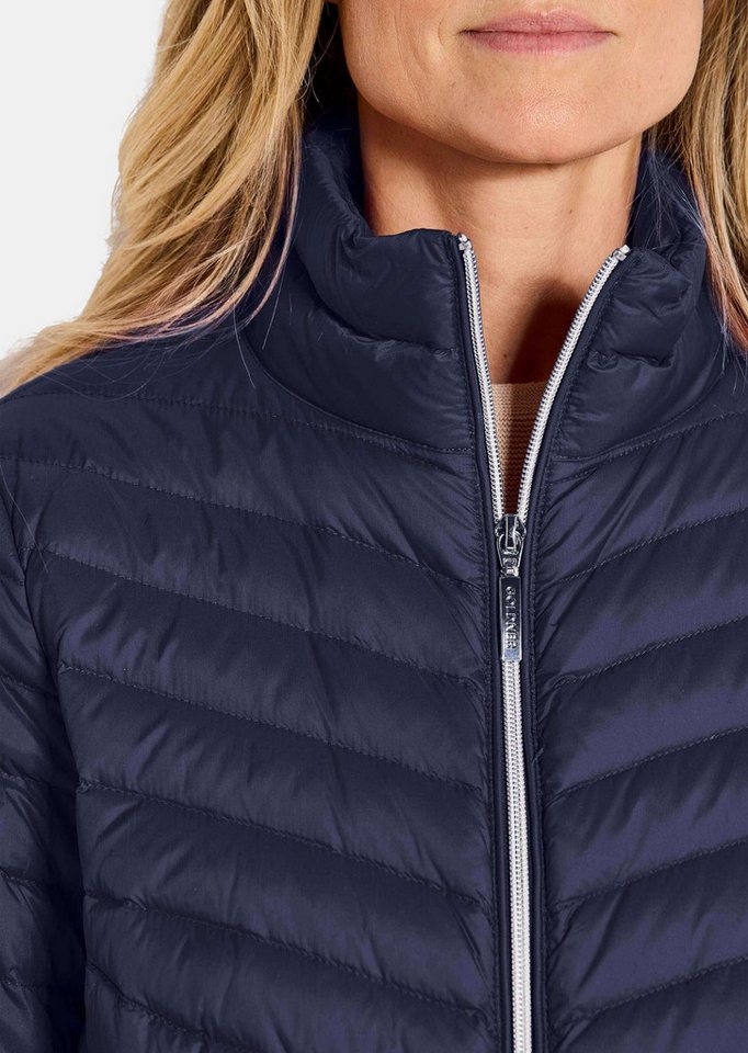 GOLDNER Steppjacke Herbstjacke mit Daunen, Stehkragen Verlängerte Jacke in femininer Steppung mit Reißverschluss – Bild 5 von 5