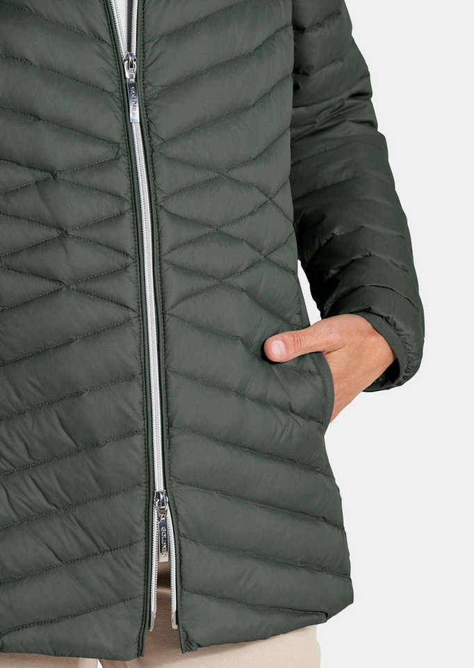GOLDNER Steppjacke Herbstjacke mit Daunen, Stehkragen Verlängerte Jacke in femininer Steppung mit Reißverschluss – Bild 5 von 5