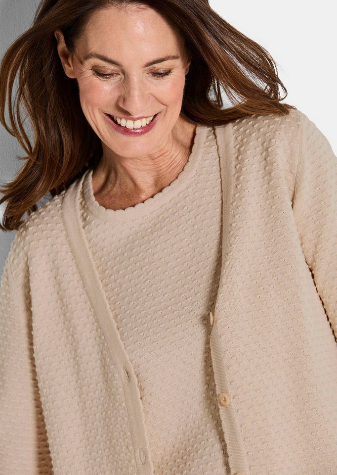 GOLDNER Strickjacke Baumwoll-Feinstrickjacke, Langarm Femininer Look mit gebogten Kanten und V-Ausschnitt, Knopfleiste – Bild 4 von 5