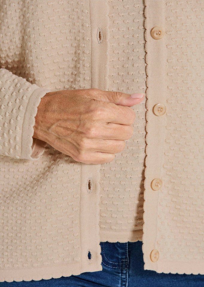 GOLDNER Strickjacke Baumwoll-Feinstrickjacke, Langarm Femininer Look mit gebogten Kanten und V-Ausschnitt, Knopfleiste – Bild 5 von 5